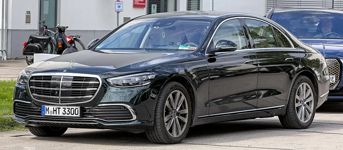 Mercedes-Benz cuts 2026 profit outlook amid China slump