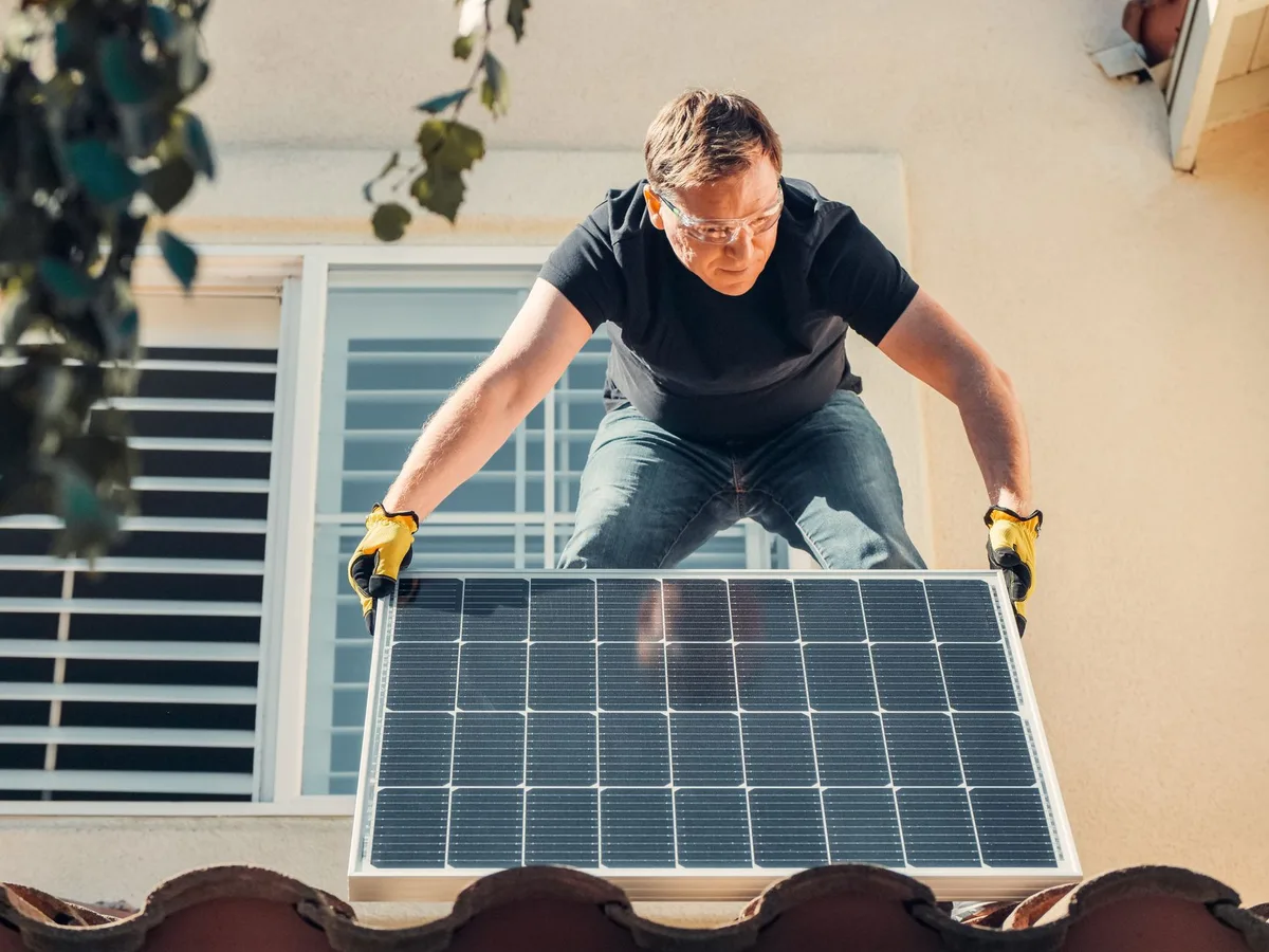 Judge Restores $7 Billion Solar Program for 900,000