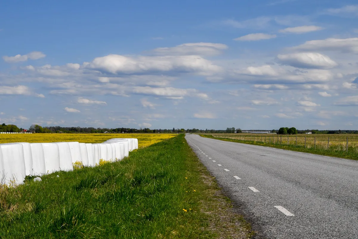 North Dakota Hay Bales Must Leave Highways by Nov. 1