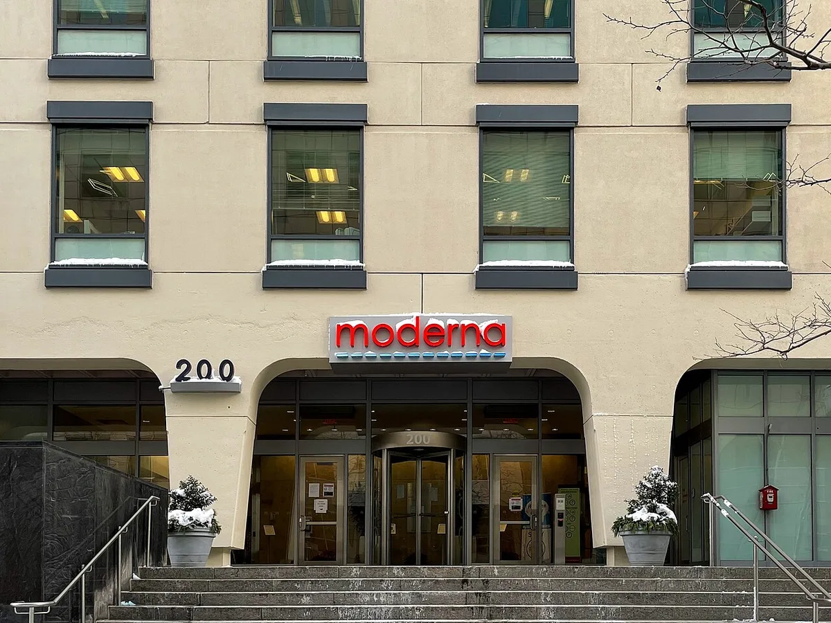 Merck-Moderna Vaccine Cuts Melanoma Death-or-Recurrence Risk 42%
