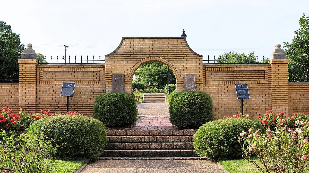 Four-Day Texas Rose Festival Opens in Tyler