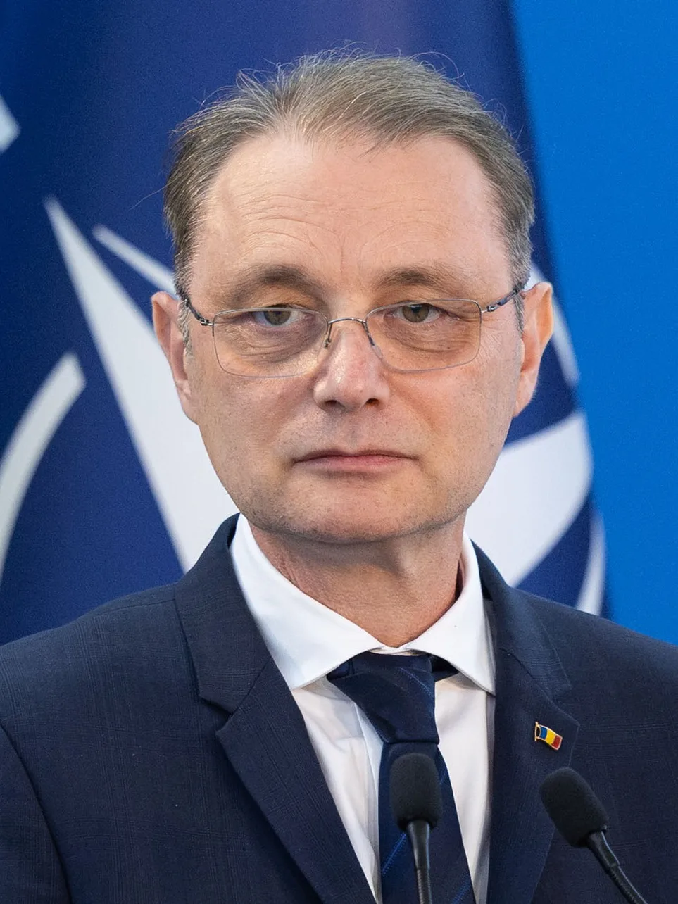 Romanian Channels Focus on Niculescu Investiture Vote and PNL Divisions