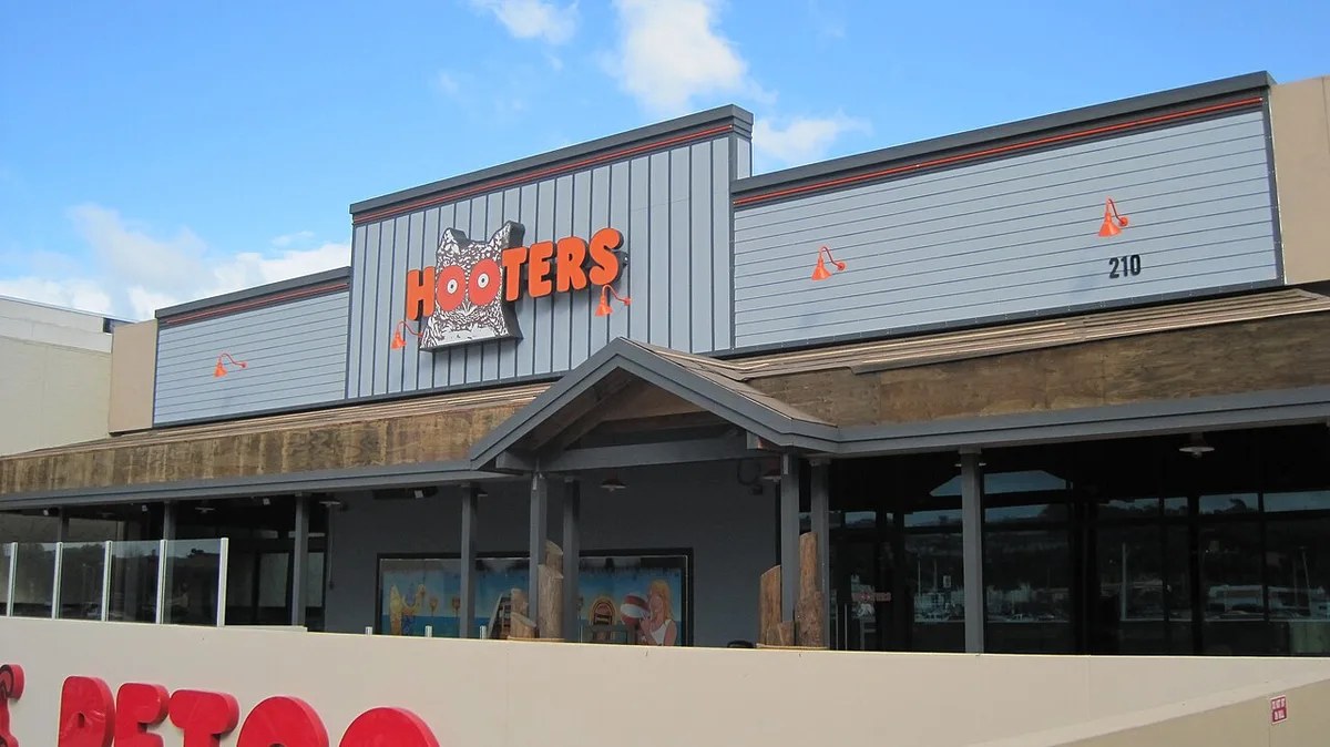 Hooters Closes Three Locations in Chicago, Atlanta