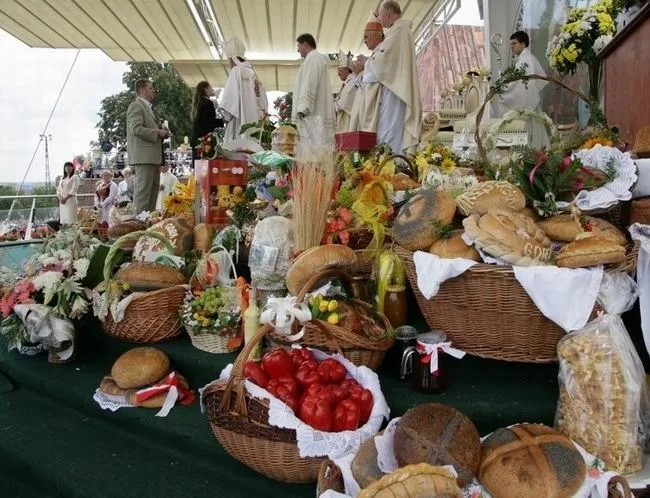 Harvest festivals mix fellowship, crafts and performances across three states