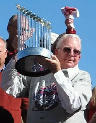 Phillies Executive Bill Giles Dies at 92