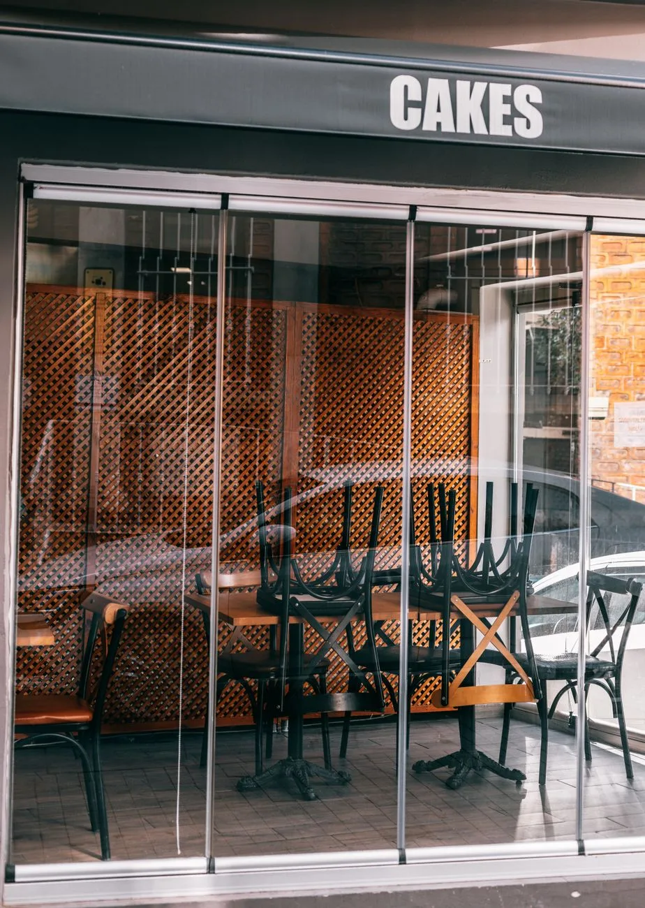 Restaurants close, plan closures across US, UK