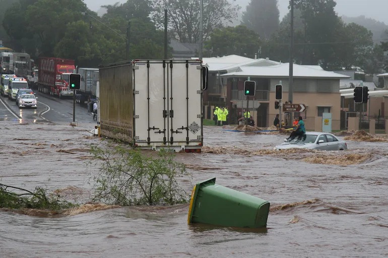 Reporter, bystander rescue driver from Queensland floodwaters