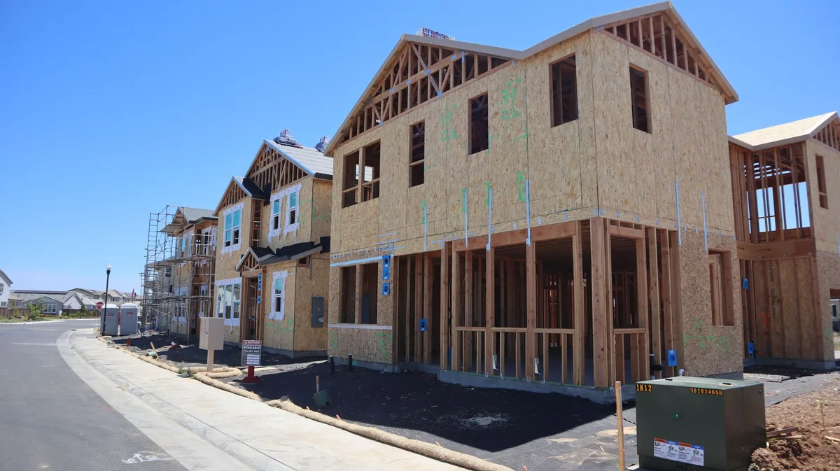 U.S. Homebuilder Sentiment Falls to 12-Month Low