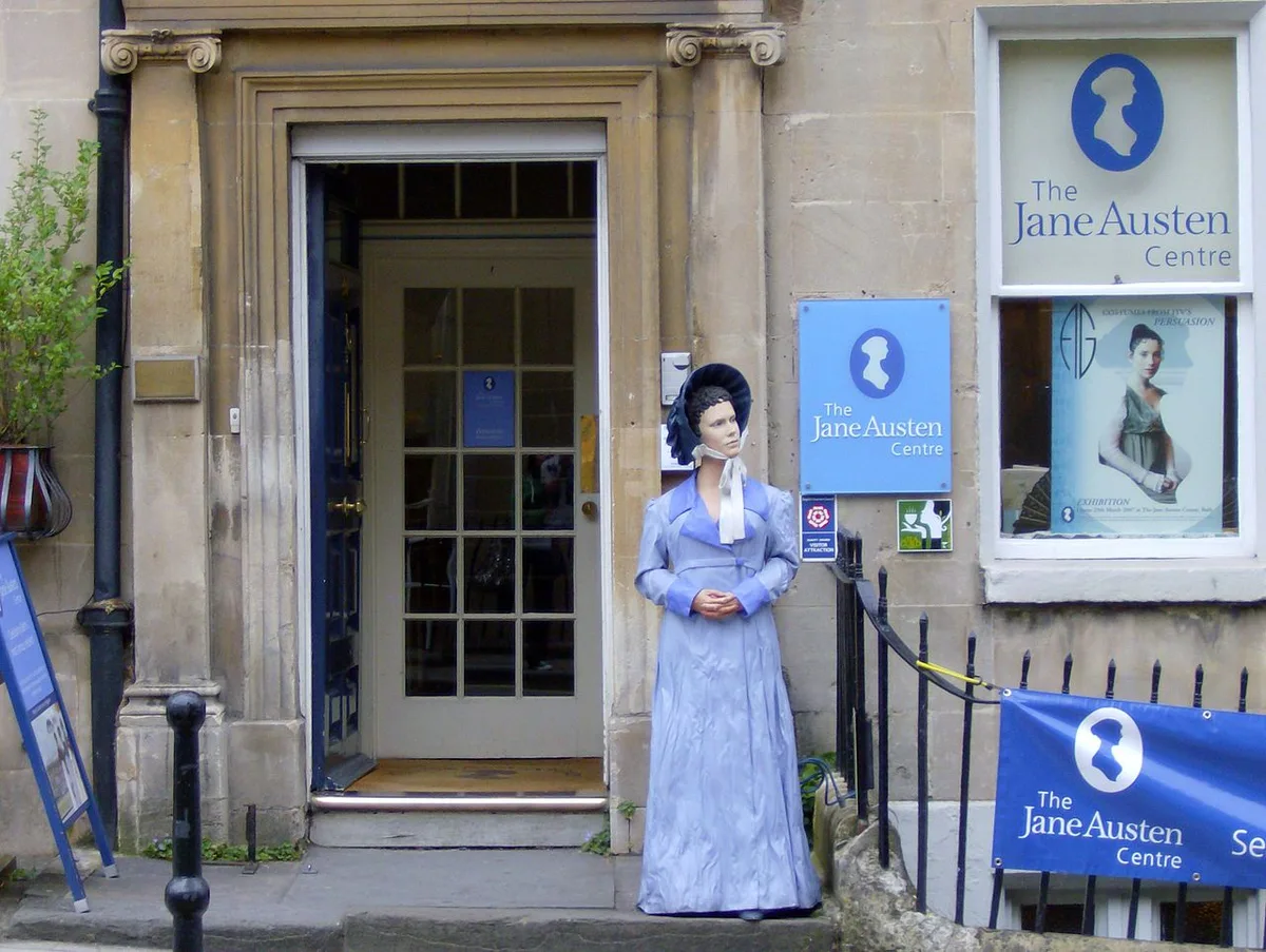 Photos of the Week Capture Austen Festival Costumes and City Birds