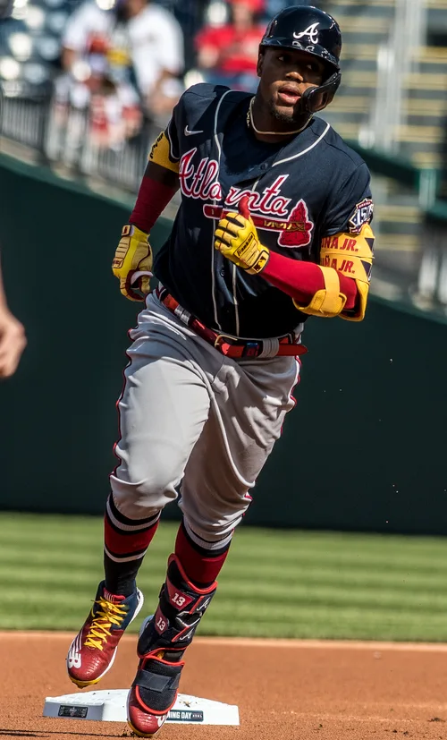 Acuña Exits With Shin Contusion, X-Rays Negative but Availability Uncertain