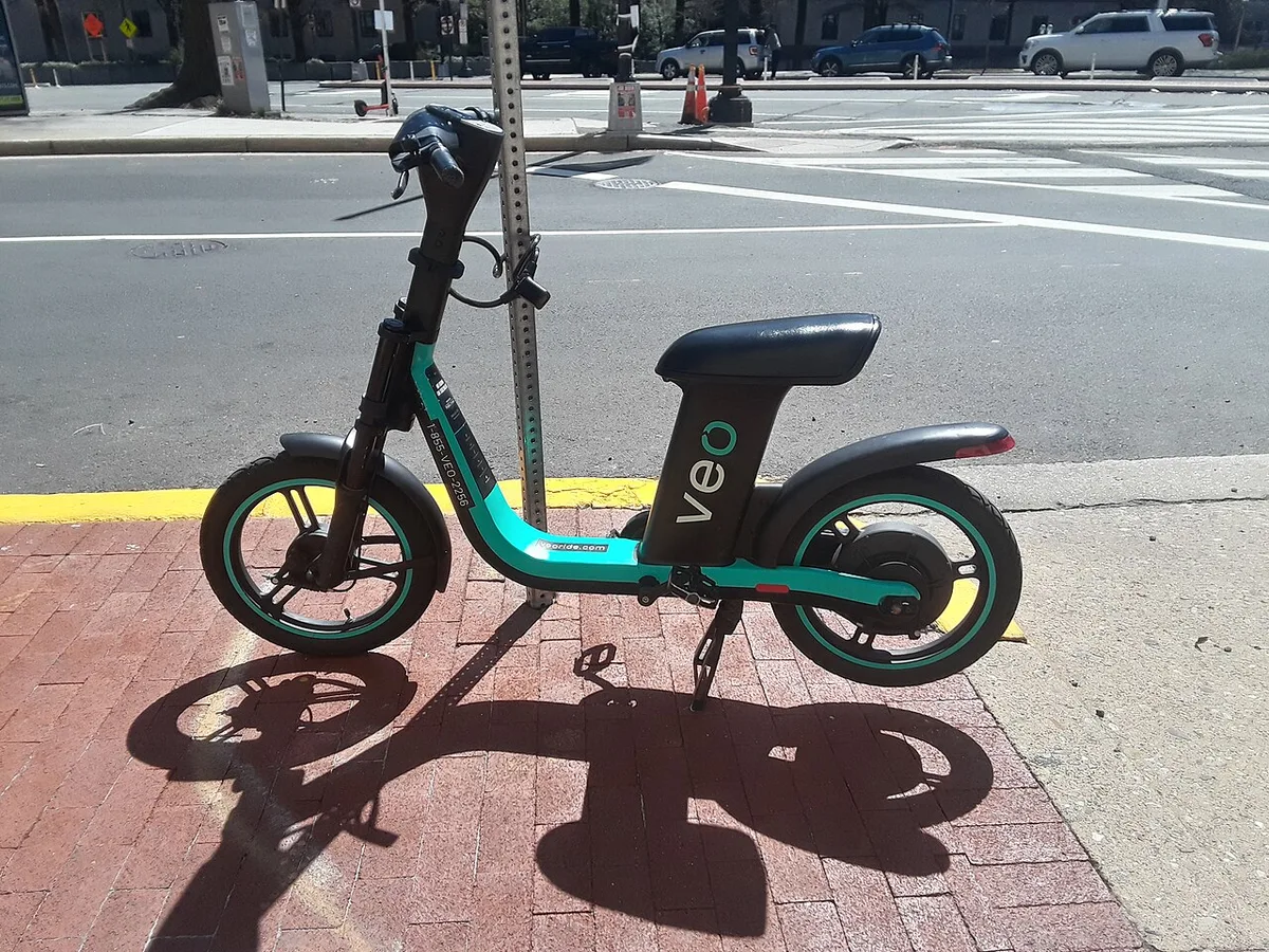 Denver to Penalize Veo Over Sidewalk Violations