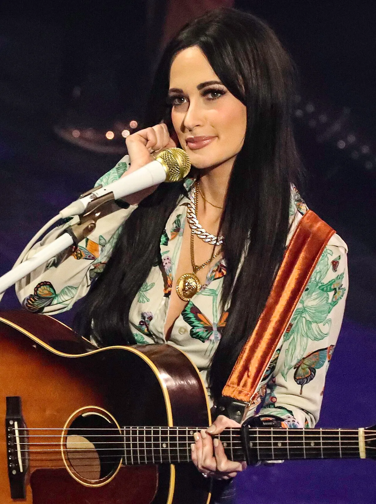 Kacey Musgraves Leads VMAs Tribute to Parton