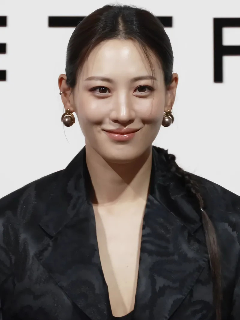 Claudia Kim