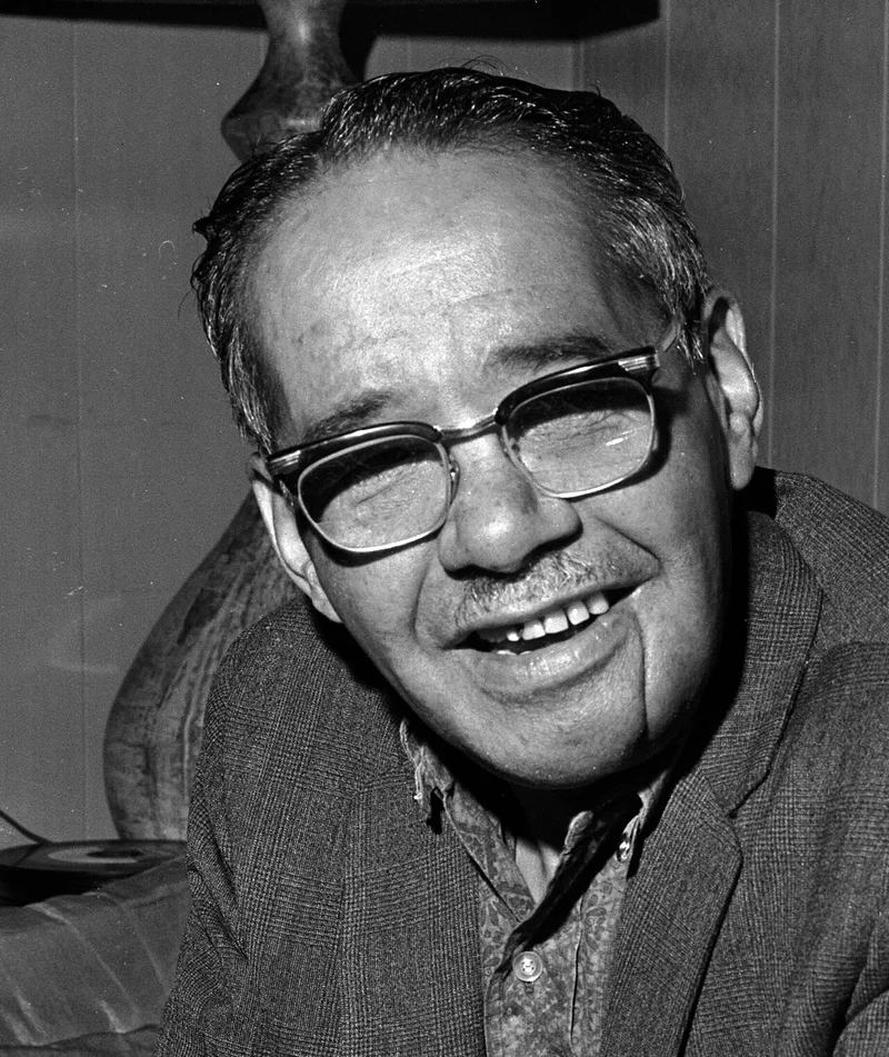 Loren , Jr. Miller