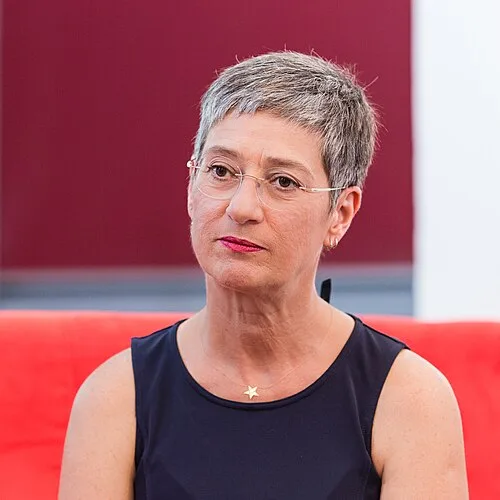 Ayfer Tunç